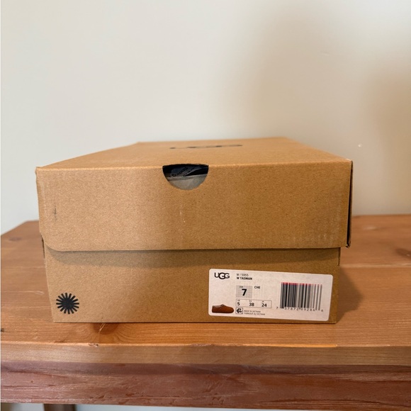 Brand new, never worn, UGG Chestnut Tasman Slippers - Picture 4 of 5